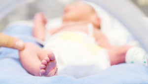 Seroang Bayi Perempuan di Palas Lahir dengan Usus Terburai