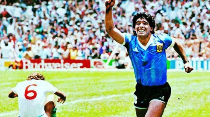 Sang Legenda Sepakbola Dunia Maradona Meninggal Dunia