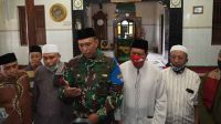 Sempat Viral ! Akhirnya, Spanduk HRS Diturunkan Danrem 162/WB dan Masyarakat