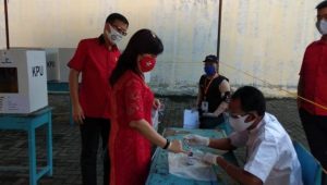Ketua DPRD Medan Hasyim Coblos di TPS 13 Medan Petisah