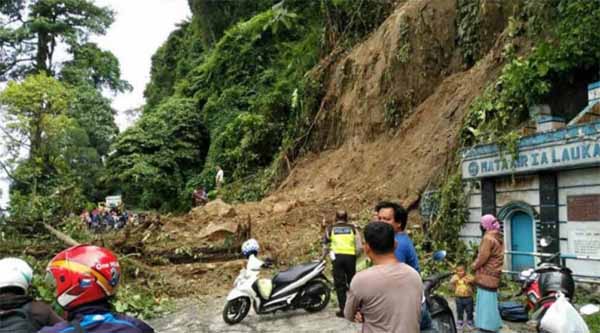 1 Orang Pengemudi Truk Tewas yang Tertimpa Longsor di Karo