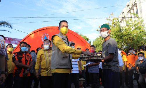 Wagub Musa Rajekshah Berikan Bantuan kepada Korban Kebakaran di Sibolga