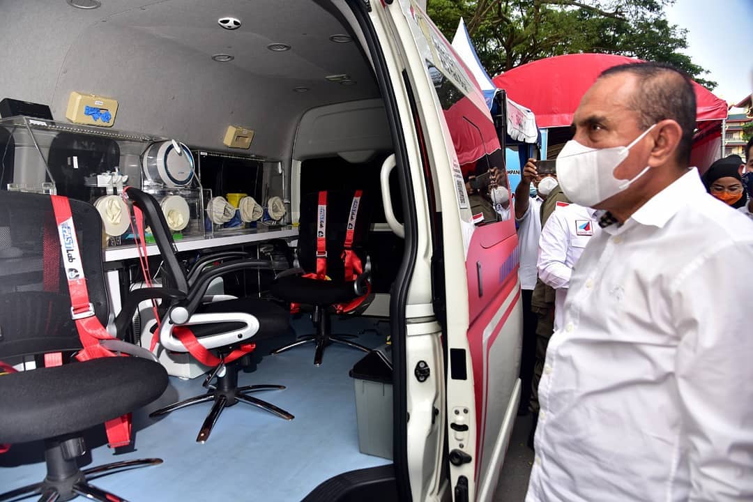 Gubernur Edy Rahmayadi Apresiasi Fasilitas Drive Thru Rapid Test Antigen dan PCR Swab Test di Lapangan Merdeka Medan