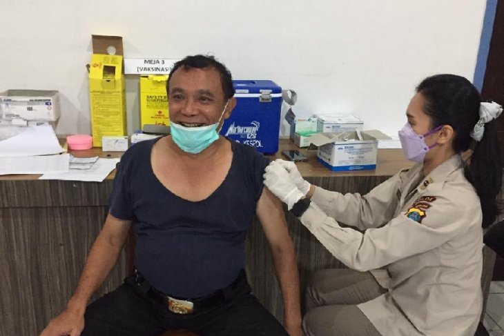 100 Personel Polda Sumut Jalani Vaksinasi Covid-19