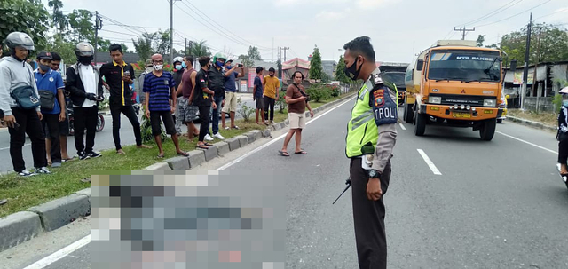 Menyebrangi Jalan, Seorang Kakek di Tanjung Morawa Tewas Terlindas Truk