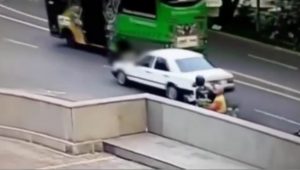 INDIESPOT Viral Security di Medan Ditabrak dan Nyangkut di Kap Mobil, Polisi Angkat Bicara