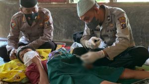 INDIESPOT Kisah Inspiratif Polisi 'Sunat' di Sumut, Datangi Rumah Warga Miskin Untuk Khitan Gratis
