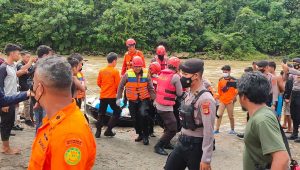 INDIESPOT Tim Temukan 4 Korban Mobil Masuk Jurang di Pakpak Bharat, 3 Lainnya Masih Dicari