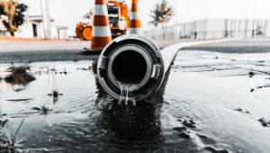 INDIESPOT Keluhkan Susah Cari Makan Karena Tumpukan Tanah Galian Drainase, Warga Medan Ngadu ke Bobby Nasution