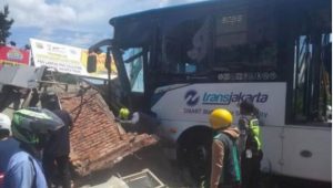 INDIESPOT Polisi Soal Rentetan Kecelakaan Bus Trans Jakarta : Human Error