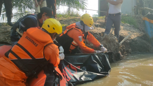 INDIESPOT Hanyut Saat Bermain Air dengan Adiknya di Sungai Bedagai, Pelajar di Sergai Ditemukan Tewas
