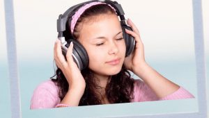 INDIESPOT Sering Meeting Online Pakai Headset? Begini Caranya Cegah Gangguan Pendengaran
