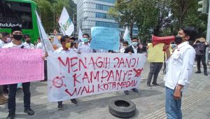 INDIESPOT Mahasiswa Ricuh dengan Polisi Saat Unras Setahun Kepemimpinan Bobby Nasution
