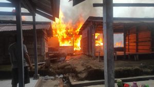INDIESPOT Si Jago Merah Mengamuk di Pasar Sipahutar Taput, 7 Kios Pedagang Terbakar