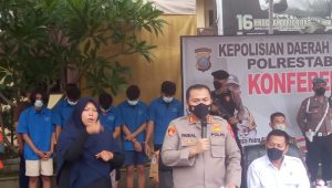 INDIESPOT 8 Kawanan Geng Motor Tikam Pria Di Hadapan Anak dan Istrinya Ditangkap, 7 Diantaranya Dibawah Umur