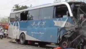 INDIESPOT 2 Bus Antarprovinsi Bertabrakan di Labusel, 7 Orang Tewas