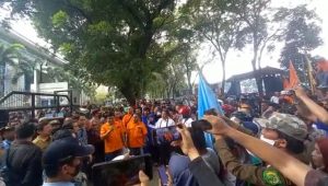 INDIESPOT.ID Unjuk Rasa Tolak Kenaikan BBM Trending Topic
