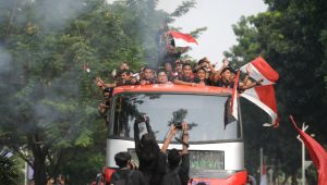 INDIESPOT.ID, Keliling Jakarta Bersama Atlet SEA Games 2023 Kamboja, Menpora Dito Satu Bus Bareng Erick Thohir dan Pemain Timnas U-22