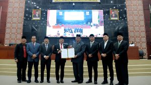 INDIESPOT.ID, Gubernur Edy Rahmayadi dan DPRD Sumut Tandatangani Keputusan Bersama Ranperda P-APBD 2023