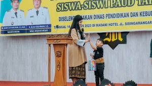 INDIESPOT.ID, Dukung Penanganan Stunting, Ny Kahiyang Ayu Serahkan PMT kepada 64 Lembaga PAUD