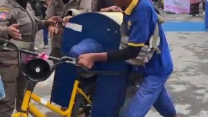 INDIESPOT.ID, Satpol PP Usir Pedangan Sari Roti Dari Lokasi CFD, Ini Penjelasan Kasatpol PP