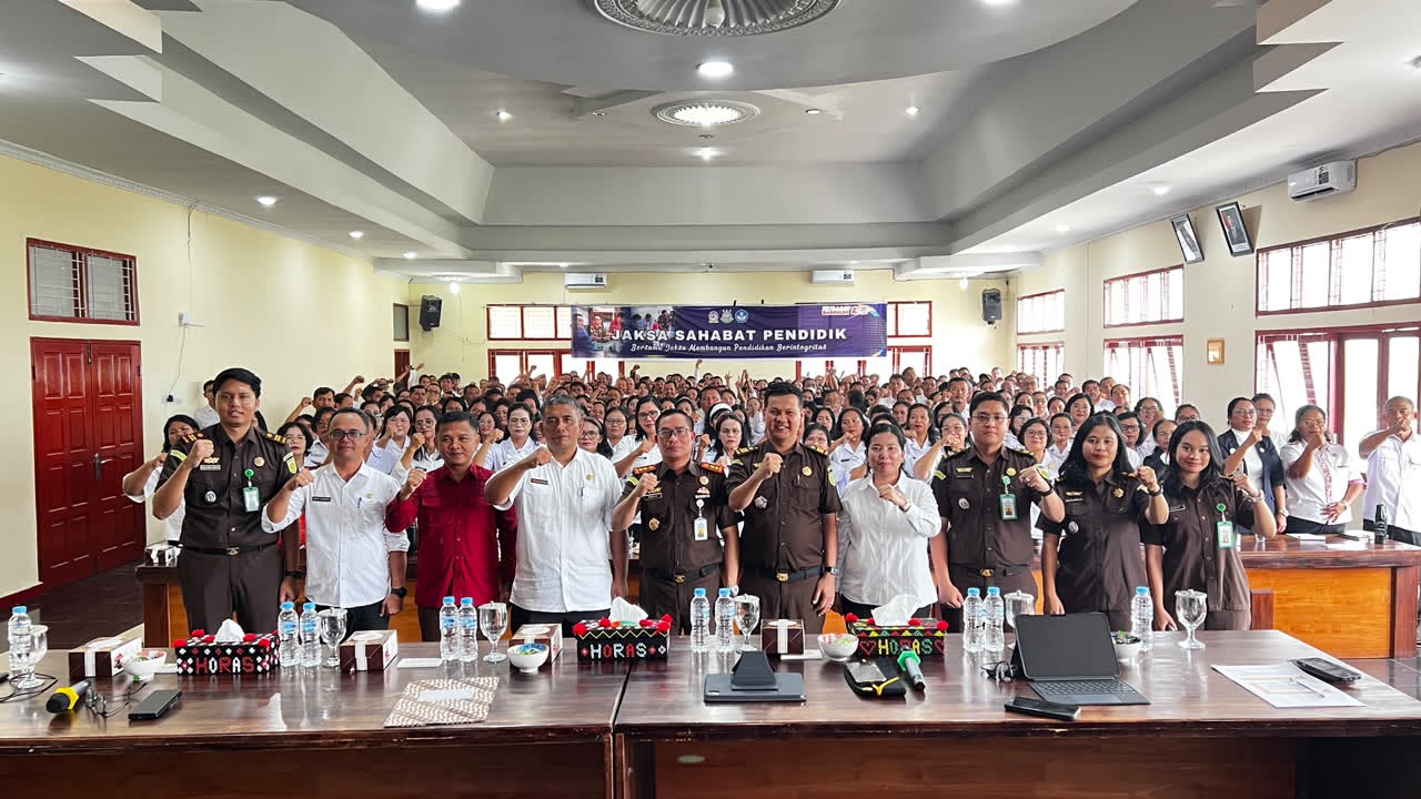 Kejari Toba Perkuat Kesadaran Hukum Kepala Sekolah Melalui Program Jaksa Sahabat Pendidik