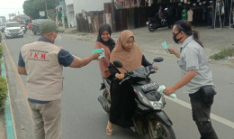 PAPPRI dan IKM Madina Bagikan Masker untuk Warga Terdampak Kabut Asap