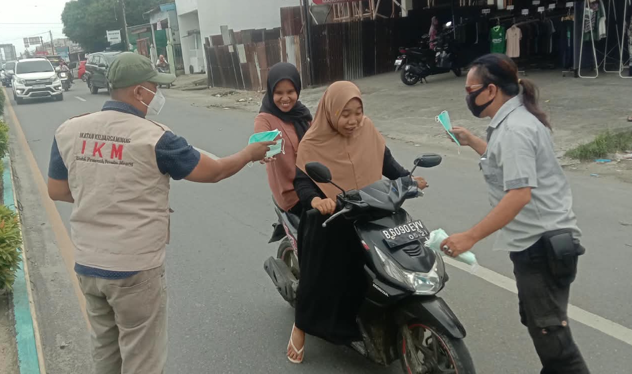 PAPPRI dan IKM Madina Bagikan Masker untuk Warga Terdampak Kabut Asap