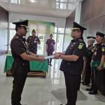Kajari Paluta Lantik Reza Surya Mardhika Sebagai Kasi PAPBB