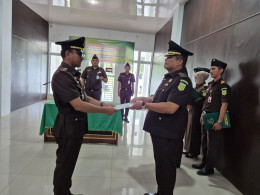 Kajari Paluta Lantik Reza Surya Mardhika Sebagai Kasi PAPBB